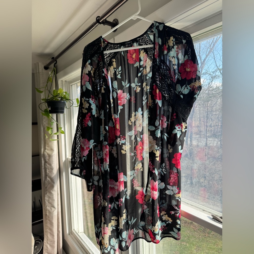 torrid Black Sheer Floral Kimono with Pink & Cream Flowers